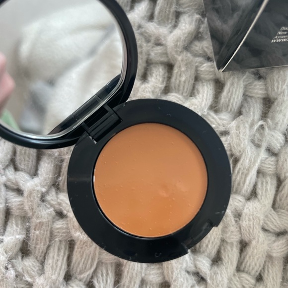 BOBBI BROWN Creamy Concealer Kit - Color: ALMOND - Picture 2 of 5